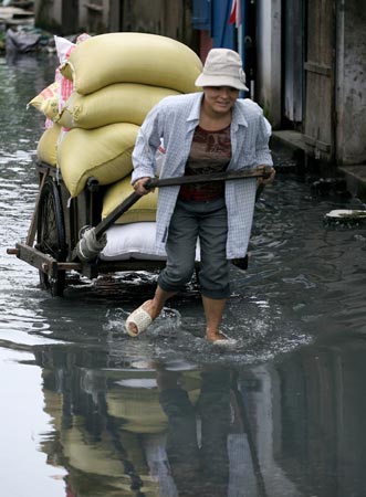 l&agrave;ng[-]kh&ocirc;ng[-]mưa[-]cũng[-]lụt